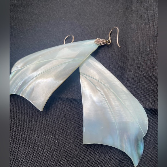 Graceful Carved White Mother of Pearl WINGS Silver Tone Hook Earrings - Picture 6 of 7